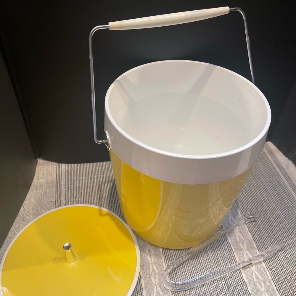 Mid Century Vintage 70's Bright Yellow Lucite Ice Bucket Lid - Picture 3 of 11